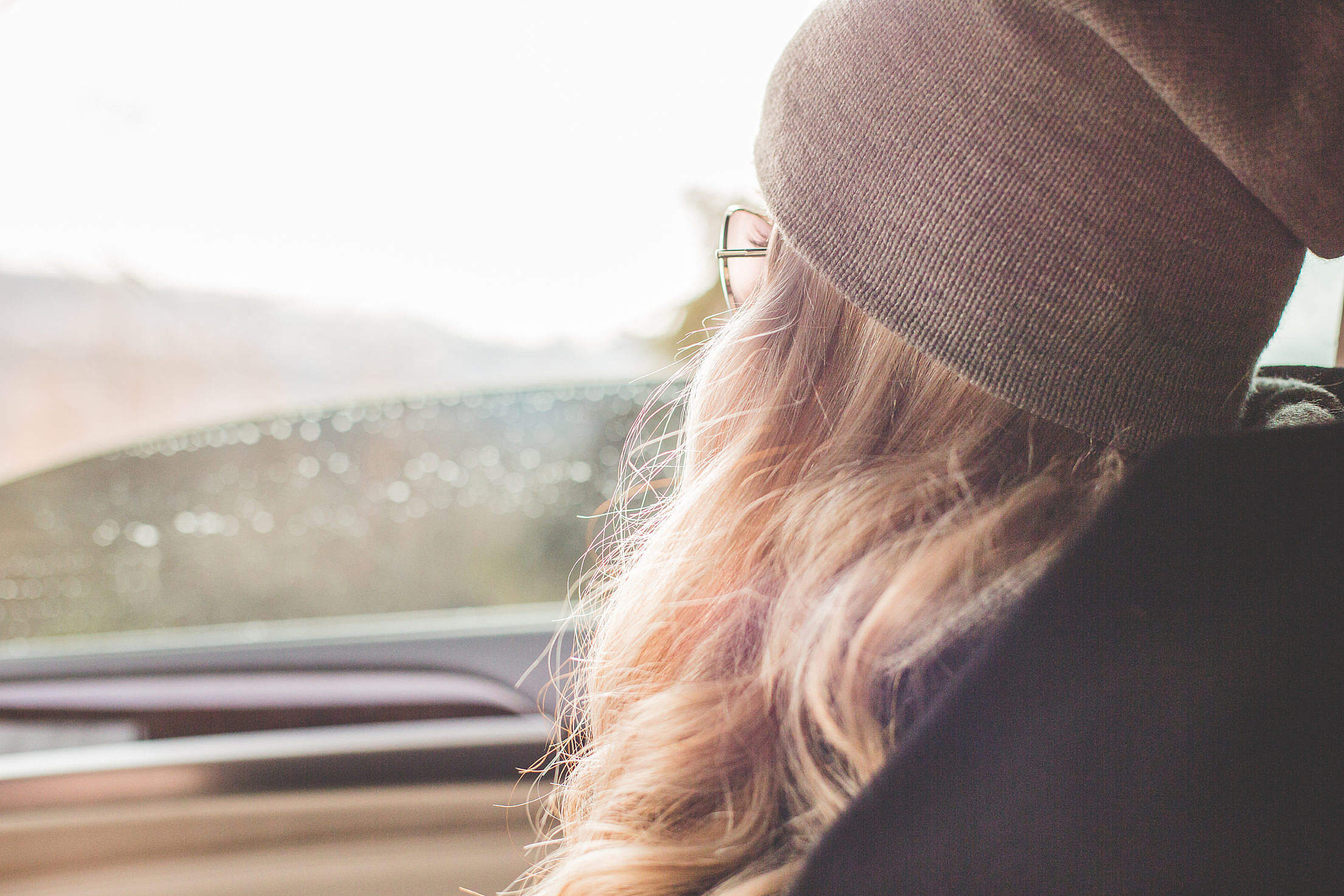young-beautiful-blonde-girl-looking-out-of-car-window_free_stock_photos_picjumbo_HNCK0625-2210x1474.jpg